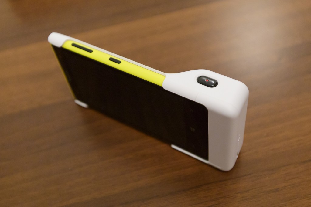Lumia 1020 + Camera Grip, laterale
